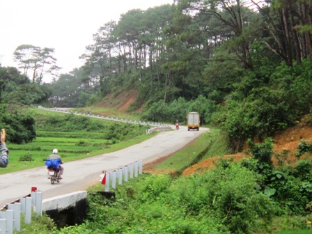 Một đoạn QL24 từ QL1 lên huyện Ba Tơ, tỉnh Quảng Ngãi