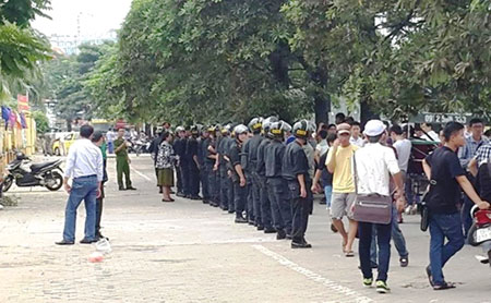 Lực lượng Cảnh sát Cơ động gìn giữ an ninh trật tự tại sân vận động Mỹ Đình