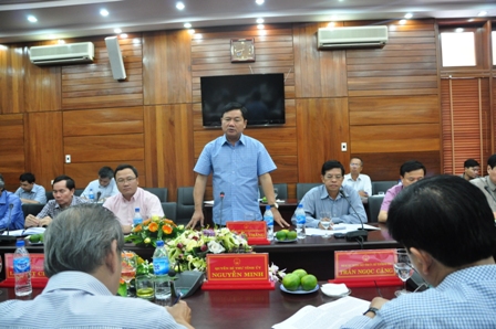 Bộ trưởng Đinh La Thăng phát biểu tại buổi làm việc với UBND tỉnh Quảng Ngãi về về kết quả thực hiện công tác phát triển GTVT và chỉ đạo tháo gỡ những vướng mắc khó khăn tại các dự án giao thông trên địa bàn tỉnh vào ngày 16/9