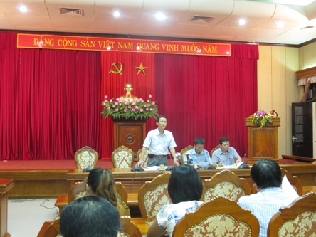 Ông Nguyễn Kim Vinh trả lời báo chí tại cuộc họp báo thành ủy chiều 16/9