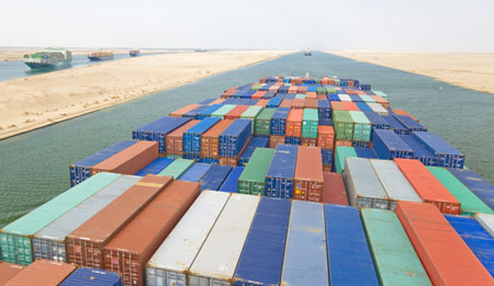 Kênh đào Suez hiện tại dài 163 km, mỗi năm mang lại lợi nhuận gần 5 tỷ USD