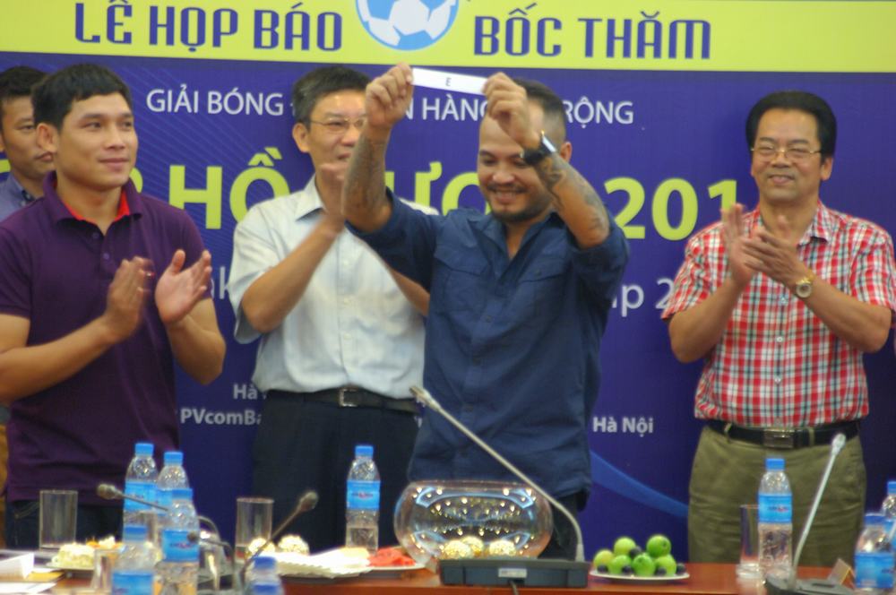 Nhạc sĩ Trần Lập tham gia phần bốc thăm