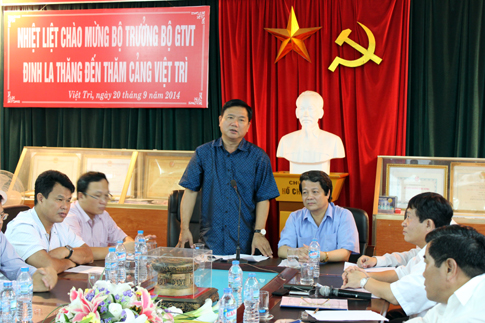 Bộ trưởng Đinh La Thăng làm việc với Tổng công ty Vận tải thủy và cảng Việt Trì.