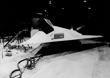 Chiếc F-117A được kín đáo thử nghiệm chuyến bay đầu tiên vào 18/6/1981, do phi công Harold Farley điều khiển. Theo kế hoạch thử nghiệm là 30 phút, tuy nhiên thời gian được rút bớt lại còn 13 phút vì quá nhiệt tại ống dẫn xả.
