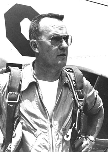 Ngày 29/7/1955, hãng Lockheed yêu cầu phi công Tony LeVier thực hiện bài kiểm tra lái thử chuyến bay đầu tiên không chính thức trên chiếc U-2.