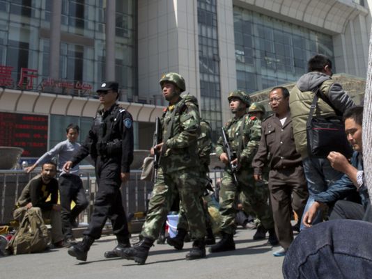 Cảnh sát có vũ trang được tăng cường tuần tra tại Tân Cương đề phòng khủng bố