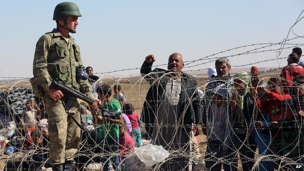 Thổ Nhỹ Kỳ đã đóng các cửa khẩu biên giới với Syria ngăn chặn người Kurd của nước này chạy sang Syria để chiến đấu chống lại Nhà nước Hồi giáo