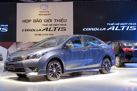 Corolla Altis 2014 chính hãng trong ngày ra mắt thị trường Việt Nam