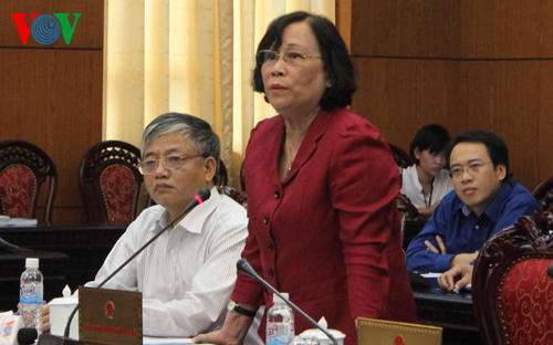 Bộ trưởng Phạm Thị Hải Chuyền giải trình tại phiên họp Ủy ban Thường vụ Quốc hội