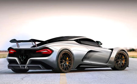 Thiết kế cong và thân xe chế tạo bằng nguyên liệu nhẹ giúp Venom F5 có thể tăng tốc từ 0 - 200 km/h trong 13,63 giây
