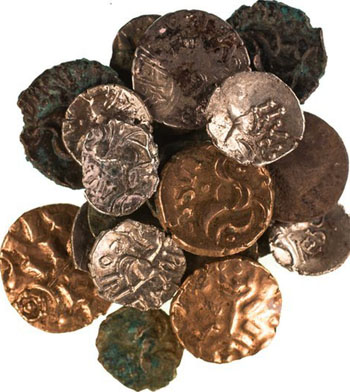 Một số đồng xu được phát hiện trong quá trình khai quật. Ảnh: National Trust