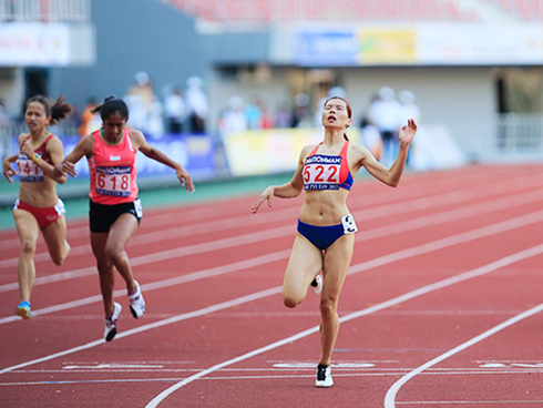 Vũ Thị Hương thi đấu không thành công tại ASIAD 2014. (Ảnh VNE)