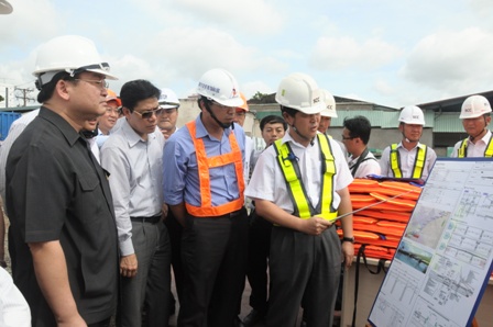 Phó Thủ tướng Hoàng Trung Hải trong chuyển kiểm tra các dự án đường sắt đô thị tại TP HCM mới đây