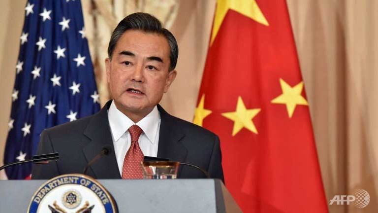 Ngoại trưởng Trung Quốc Vương Nghị tiếp xúc báo giới trước cuộc gặp Ngoại trưởng Mỹ John Kerry