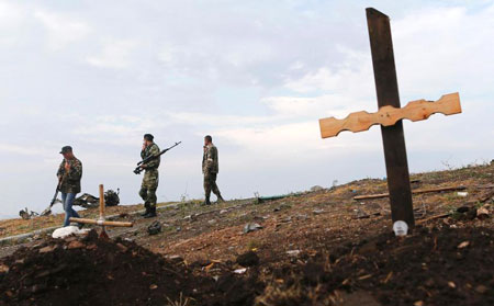 Các ngôi mộ tập thể được tìm thấy gần Donetsk