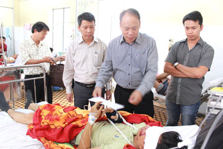 Đại diện lãnh đạo Ủy ban ATGT Quốc gia thăm các nạn nhân vụ TNGT ở Đắk Lắk