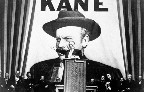 Xếp thứ 5 là Charles Foster Kane - nhân vật chính trong bộ phim kinh điển Citizen Kane. Charles Foster Kane là ông trùm của lĩnh vực báo chí, truyền thông Hoa Kỳ. Số tài sản lên đến 11,2 tỷ USD mà ông kiếm được là nhờ vào mỏ vàng trong mảnh đất mà Charles thừa kế từ mẹ, kết hợp với tài năng truyền thông của cá nhân ông.