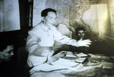 50 năm trước, trong chiến dịch Điện Biên Phủ, đại tướng Võ Nguyên Giáp ra lệnh nổ súng vào lúc 17h30 ngày 13/3/1954. 