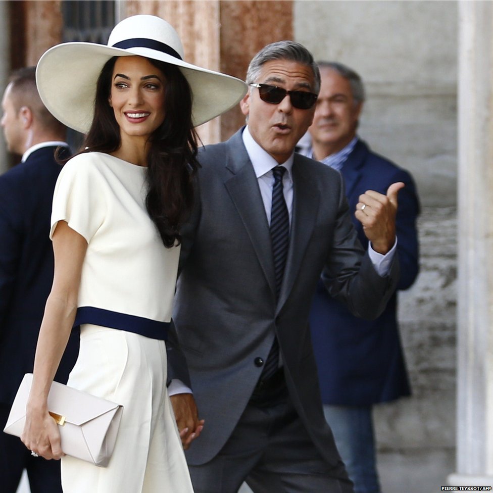 Siêu sao Hollywood George Clooney kết hôn với luật sư vì nhân quyền Amal Alamuddlin tại Venice. Cặp đôi này đã đi thuyền tới dự lễ kết hôn 