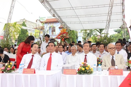 Lãnh đạo Đảng và quan khách tại lễ khánh thành Khu tưởng niệm