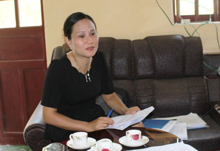 Bà Đỗ Thị Thanh, Hiệu trưởng trường Tiểu học Quảng Ninh trao đổi với PV