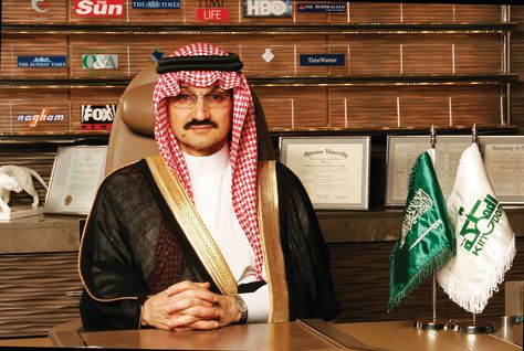 Hoàng tử Alwaleed bin Talal bin Abdulaziz Al-Saud là người giàu nhất Trung Đông và xếp thứ 29 trong danh sách những người giàu nhất thế giới của Forbes. Ông là Chủ tịch HĐQT của Kingdom Holding, cổ đông lớn của Citigroup và Apple. 