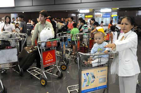 Lưu lượng khách qua Cảng hàng không quốc tế Tân Sơn Nhất đã vượt quá công suất thiết kếẢnh: Lã Anh 