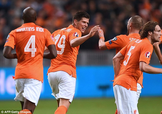 Bàn thắng của Huntelaar giúp Hà Lan có cuộc lội ngược dòng trước Kazakhstan