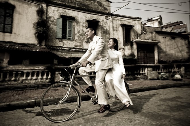 Bức ảnh này nằm trong bộ ảnh cưới mà Na Sơn chụp cho một đôi bạn trẻ ở phố cổ Hà Nội năm 2008