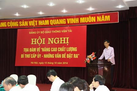 Thứ trưởng Phạm Quý Tiêu, Bí thư Đảng uỷ Bộ GTVT phát biểu tại Toạ đàm