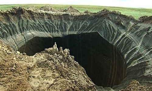 Miệng hố đầu tiên được phát hiện trên bán đảo Yamal. Ảnh: Live Sience