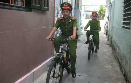CSKV phường Thanh Bình, Hải Châu, Đà Nẵng đi tuần tra bằng xe đạp