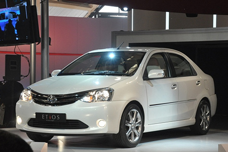 Toyota Etios sedan trong ngày ra mắt tại Ấn Độ - Ảnh: Whichcars