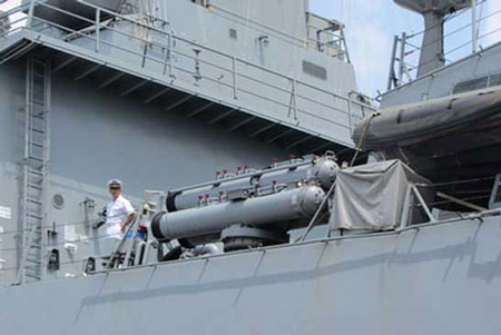 Cụm 3 ống phóng ngư lôi cỡ 324 mm bên mạn tàu