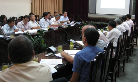 Bộ trưởng Đinh La Thăng chủ trì cuộc họp, yêu cầu các cơ quan đơn vị, chậm nhất 2 tháng nữa phải khắc phục xong vết nứt cao tốc Nội Bài - Lào Cai