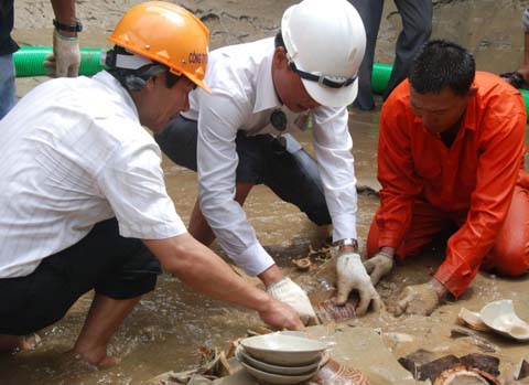 Khai quật cổ vật dưới nước tại vùng biển Quảng Ngãi.