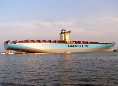 Tàu Emma Maersk có chiều dài 396,8m; chiều rộng 56,40m