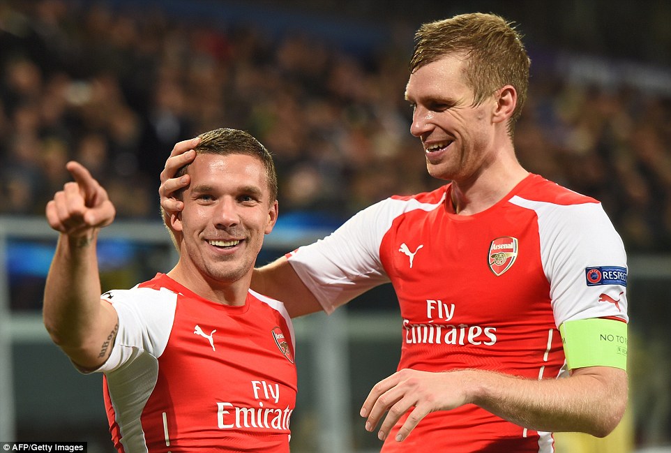 Podolski giúp Arsenal giành 3 điểm nghẹt thở
