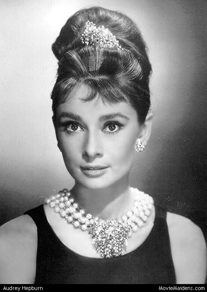 Audrey Hepburn được coi là một trong những “biểu tượng thời trang” nổi tiếng nhất mọi thời đại.