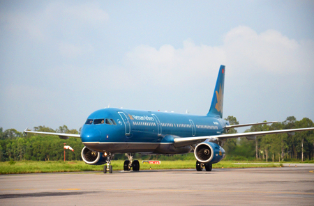 Chuyến bay VN-A354 đáp xuống sân bay Vinh