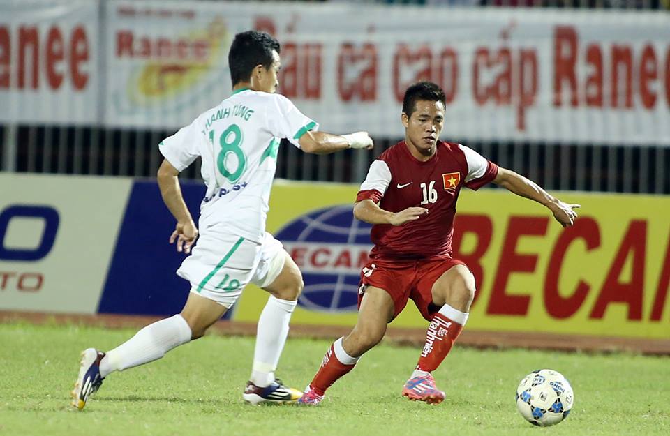 U19 HAGL (trắng) đã vượt qua U21 Báo Thanh Niên để vào chơi trận chung kết