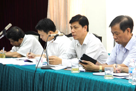 Thứ trưởng Nguyễn Ngọc Đông (ngồi thứ 2 từ phải sang trái) chủ trì cuộc họp