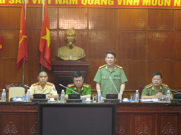Đại tá Nguyễn Văn Viện, Trưởng phòng tham mưu, người phát ngôn Công an TP Hà Nội trả lời báo chí tại buổi họp báo