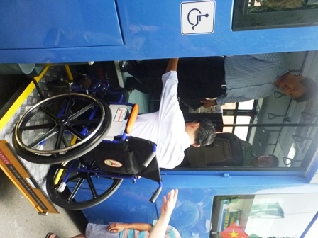 từ đầu năm đến nay có 51 xe buýt mới đưa vào hoạt động có sàn bán thấp thuận lợi cho người khuyết tật