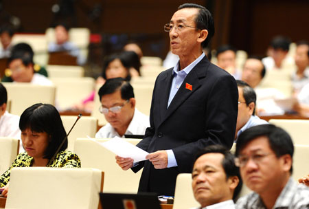 ĐB Trần Hoàng Ngân (TP Hồ Chí Minh) phát biểu tại Quốc hội ngày 30/10
