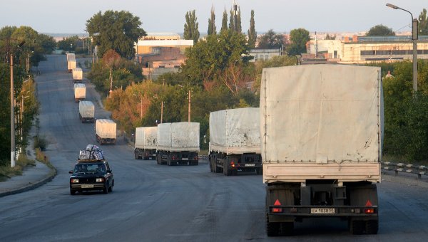 Những chiếc xe cứu trợ nhân đạo đầu tiên của Nga đang trên đường tới Luhansk