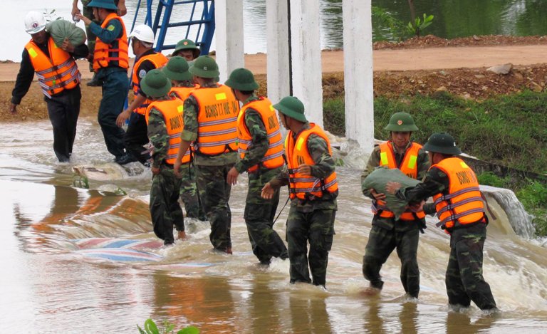 Nhanh chóng lực lượng bộ đội có mặt để cứu hồ Thọ Sơn