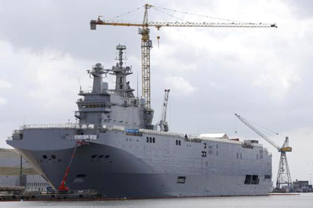 Pháp đang trì hoãn bàn giao chiến hạm Mistral cho Nga