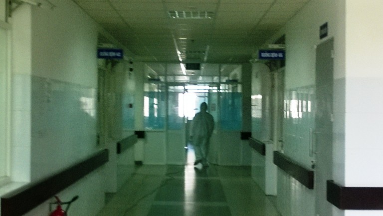 Khu vực cách ly bệnh nhân tại Bệnh viện Đà Nẵng. Bệnh nhân vẫn được theo dõi chặt chẽ. Ảnh: Triều Dương