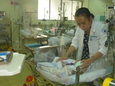 Tình trạng sức khoẻ của bé sơ sinh văng ra từ bụng mẹ trong vụ tai nạn ở An Giang đang tốt lên